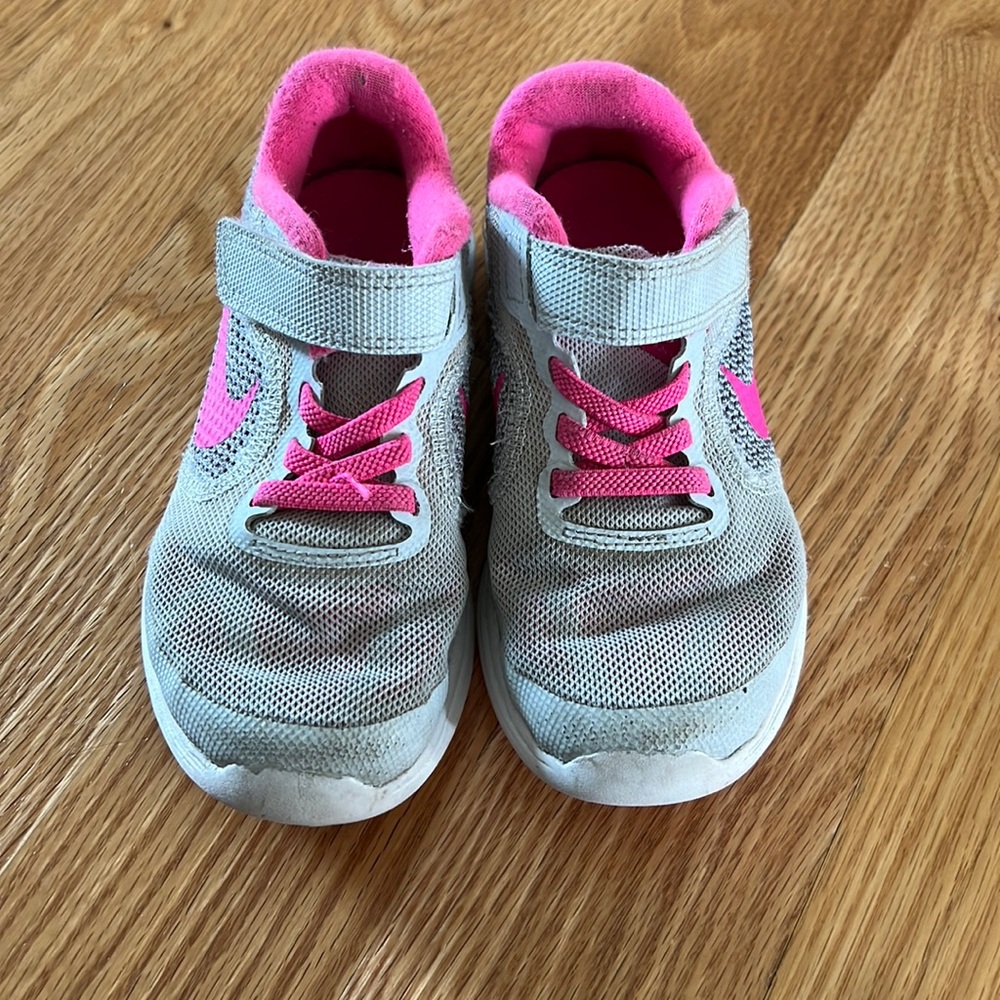 Toddler girls Nike shoe